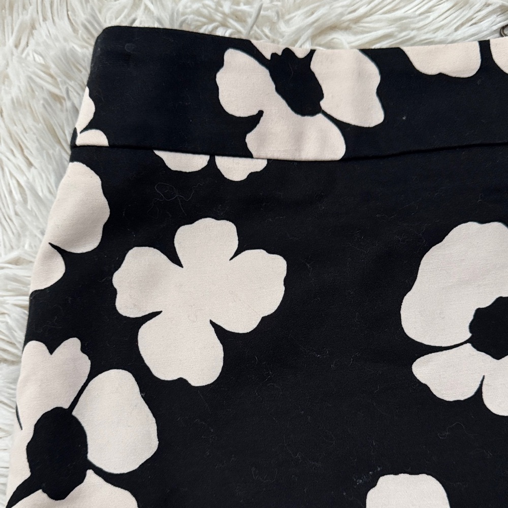 Loft Floral Pencil Skirt 💗  Black & Ivory - Picture 8 of 13